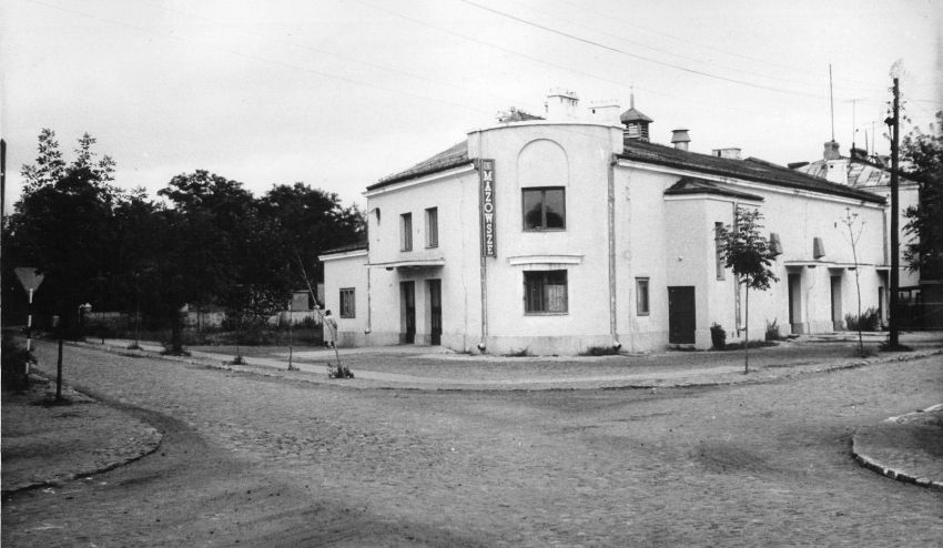 Na fot. Kino „Mazowsze” w Legionowie zostało odbudowane w 1952 r.