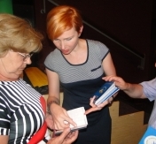 Maria Rodkiewicz wraz z uczestnikami wykładu