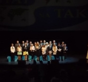 Uczestnicy gali na scenie Uczestnicy gali na scenie
