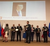 Piotr Zadrożny odbiera nagrodę