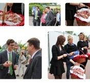 Pod Centrum Komunikacyjnym rozdawane były bezy szwajcarskie.