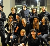 Dyrektor Biblioteki Miejskiej oraz wolontariusze podczas akcji „Te owoce wodzą nas na pokuszenie Dyrektor Biblioteki Miejskiej oraz wolontariusze podczas akcji „Te owoce wodzą nas na pokuszenie