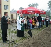 Nowy plac zabaw i boisko sportowe dla młodzieży z Kozłówki Nowy plac zabaw i boisko sportowe dla młodzieży z Kozłówki