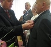 Prezydent przypina medal za Długoletnie Pożycie Małżeńskie Prezydent przypina medal za Długoletnie Pożycie Małżeńskie