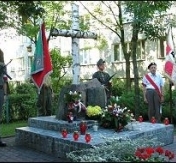 Tu polegli w Powstaniu Warszawskim legionowscy harcerze Tu polegli w Powstaniu Warszawskim legionowscy harcerze