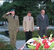 Kwiaty od mieszkańców Legionowa Kwiaty od mieszkańców Legionowa