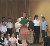 Dzieci z SP7 zaprezentowały krótki program okolicznościowy Dzieci z SP7 zaprezentowały krótki program okolicznościowy