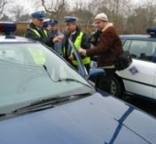 Policjanci chętnie pokazywali wyposażenie radiowozów