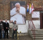 Przed wejściem do Centrum Caritas<br></b><i>fot. Agata Eldring</i> Przed wejściem do Centrum Caritas<br></b><i>fot. Agata Eldring</i>