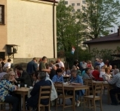 Poczęstunek dla mieszkańców zorganizowany przez władze miasta Poczęstunek dla mieszkańców zorganizowany przez władze miasta