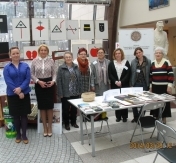 Punkt konsultacyjny TONO z przedstawicielką Działu Darów p. Marią Roguską oraz specjaliści punktu porad Punkt konsultacyjny TONO z przedstawicielką Działu Darów p. Marią Roguską oraz specjaliści punktu porad