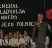 W sesji wziął udział Przewodniczący Komitetu „Roku gen. Andersa” - senator Piotr Andrzejewski. Uchwałą z 20 grudnia 2006 r. Senat RP ustanowił rok 2007 „Rokiem gen. W. Andersa”, w uznaniu jego zasług jako „symbolu chwały żołnierza polskiego”.