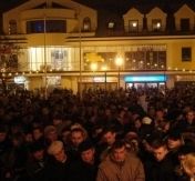 Kilka tysięcy osób witało Nowy 2008 Rok na Rynku Miejskim w Legionowie