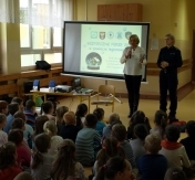 Zgromadzenie dzieci na sali Zgromadzenie dzieci na sali