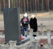 Delegacja Legionowa odwiedziła Palmiry Delegacja Legionowa odwiedziła Palmiry