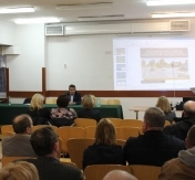 Na zdjęciu mieszkańcy Os. Piaski podczas prezentacji o bezpieczeństwie na Os. Piaski Na zdjęciu mieszkańcy Os. Piaski podczas prezentacji o bezpieczeństwie na Os. Piaski