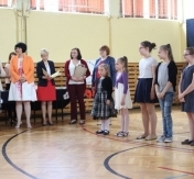 Na zdjęciu znajdują się wyróżnione osoby.