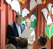 Po części oficjalnej dyrekcja i pracownicy placówki zaprosili gości i wszystkich mieszkańców na coroczny Festyn Rodzinny „Od niemowlaczka do przedszkolaczka”. Po części oficjalnej dyrekcja i pracownicy placówki zaprosili gości i wszystkich mieszkańców na coroczny Festyn Rodzinny „Od niemowlaczka do przedszkolaczka”.
