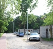 Zdjęcie drogi z lampami