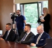 Goście podczas podpisania umowy