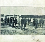 Żolnierze Armii Ochotniczej w Legionowie(Jabłonnie Legionowej) szkola sie na poligonie - dzis osiedle Piaski/Fot. Tygodnik Ilustrowany z 31 lipca 1920 r. Żolnierze Armii Ochotniczej w Legionowie(Jabłonnie Legionowej) szkola sie na poligonie - dzis osiedle Piaski/Fot. Tygodnik Ilustrowany z 31 lipca 1920 r.