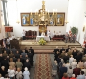 Odsłonięcie pomnika marsz. J. Piłsudskiego. Na zdjęciu zrobiony, z góry widać uczestników mszy świętej.