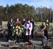 Delegacja Legionowa na cmentarzu w Palmirach Delegacja Legionowa na cmentarzu w Palmirach