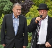 Zdjecie: odsłonięcie rzeźby Chaplina
