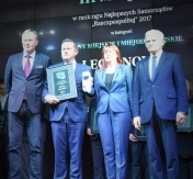 Prezydent Roman Smogorzewski podczas odbioru nagrody za III miejsce w Rankingu Samorządów - gminy miejskie i miejsko - wiejskie Prezydent Roman Smogorzewski podczas odbioru nagrody za III miejsce w Rankingu Samorządów - gminy miejskie i miejsko - wiejskie