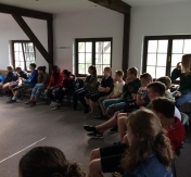 Uczniowie klas 2 gimnazjalnych z Gimnazjum nr 5 Zespołu Szkolno - Przedszkolnego nr 2 w Legionowie wypoczywają na Mazurach. Podczas zajęć integracyjnych bawią i uczą się z kolegami z Niemiec. Uczniowie klas 2 gimnazjalnych z Gimnazjum nr 5 Zespołu Szkolno - Przedszkolnego nr 2 w Legionowie wypoczywają na Mazurach. Podczas zajęć integracyjnych bawią i uczą się z kolegami z Niemiec.
