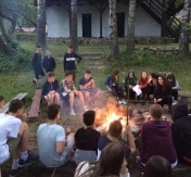 Uczniowie klas 2 gimnazjalnych z Gimnazjum nr 5 Zespołu Szkolno - Przedszkolnego nr 2 w Legionowie wypoczywają na Mazurach. Podczas zajęć integracyjnych bawią i uczą się z kolegami z Niemiec. Uczniowie klas 2 gimnazjalnych z Gimnazjum nr 5 Zespołu Szkolno - Przedszkolnego nr 2 w Legionowie wypoczywają na Mazurach. Podczas zajęć integracyjnych bawią i uczą się z kolegami z Niemiec.