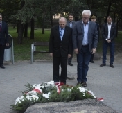 W piątek (31.08) w Legionowie odbyły się uroczystości związane z Dniem Solidarności i Wolności. Władze miasta złożyły kwiaty przy pomniku w parku im. Solidarności W piątek (31.08) w Legionowie odbyły się uroczystości związane z Dniem Solidarności i Wolności. Władze miasta złożyły kwiaty przy pomniku w parku im. Solidarności