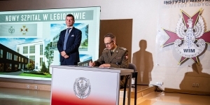 Podpisanie umowy. Dyrektor Wojskowego Instytutu Medycznego (WIM) gen. dyw. prof. dr hab. Grzegorz Gielerak, w obecności ministra obrony narodowej Mariusza Błaszczaka, w siedzibie Wojskowego Instytutu Medycznego podpisał z przedstawicielem wykonawcy umowę na budowę szpitala w Legionowie. źródło: MON Podpisanie umowy. Dyrektor Wojskowego Instytutu Medycznego (WIM) gen. dyw. prof. dr hab. Grzegorz Gielerak, w obecności ministra obrony narodowej Mariusza Błaszczaka, w siedzibie Wojskowego Instytutu Medycznego podpisał z przedstawicielem wykonawcy umowę na budowę szpitala w Legionowie. źródło: MON