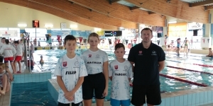 Delfin” Legionowo pod opiekę trenera Piotra Cesarczyka i Daniela Krepsa reprezentowało ośmiu zawodników i trzy zawodniczki:<strong>Antonina Pietuch, Natalia Startek, Marcin Zieliński, Jakub Zieliński, Tadeusz Tyczyński, Filip Kamiński, Daniel Szulc, Filip Zabagło i Jakub Rochnowski.