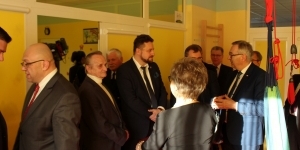 Rozmowy podczas spotkania w sali integracji sensorycznej w żłobku Rozmowy podczas spotkania w sali integracji sensorycznej w żłobku