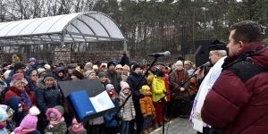 Mieszkańców powitał prezydent miasta oraz proboszcz parafii św. Jana Kantego ks. Lucjan Szcześniak.