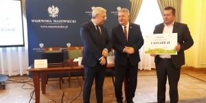 Na zdjęciu od prawej: Prezydent Roman Smogorzewski; Wicewojewoda mazowiecki Sylwester Dąbrowski; Wiceminister Rodziny, Pracy i Polityki Społecznej Kazimierz Kuberski Na zdjęciu od prawej: Prezydent Roman Smogorzewski; Wicewojewoda mazowiecki Sylwester Dąbrowski; Wiceminister Rodziny, Pracy i Polityki Społecznej Kazimierz Kuberski