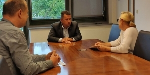 Na zdjęciu od Lewej Prezydent Miasta Legionowo, mieszkaniec Legionowa