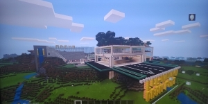 Screen z gry Minecraft przedstawia nowoczesny Urząd Miasta Legionowo wraz ze stacją - 2. miejsce Jan Łyngas