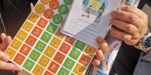 Na zdjęciu naklejki do Rowerowego Maja Na zdjęciu naklejki do Rowerowego Maja