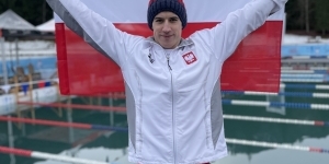 Michała Perl z flagą Polski