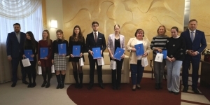 grupa ludzi pozuje do zdjęcia grupa ludzi pozuje do zdjęcia
