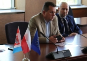 Prezydent Miasta Legionowo wraz z Zastępcą Markiem Pawlakiem w sali konferencyjnej