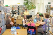 Grupa uczestnicząca w spotkaniu Książkowy Recycling fot. Powiatowa Instytucja Kultury