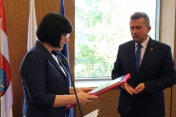 Prezydent odbiera certyfikat ISO