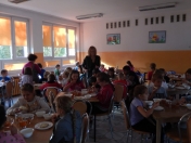 Zdjęcie: wspólne śniadanie w ZSnr 3