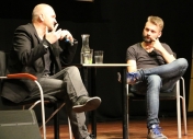 Jacek Lusiński odpowiadający na pytania widzów