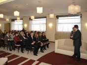 przywitanie gości na sali ślubów