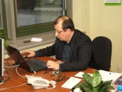 Wiesław Karnasiewicz po raz pierwszy podpisuje elektronicznie uchwałę