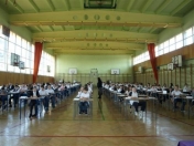 Uczniowie w czasie pisania  testu